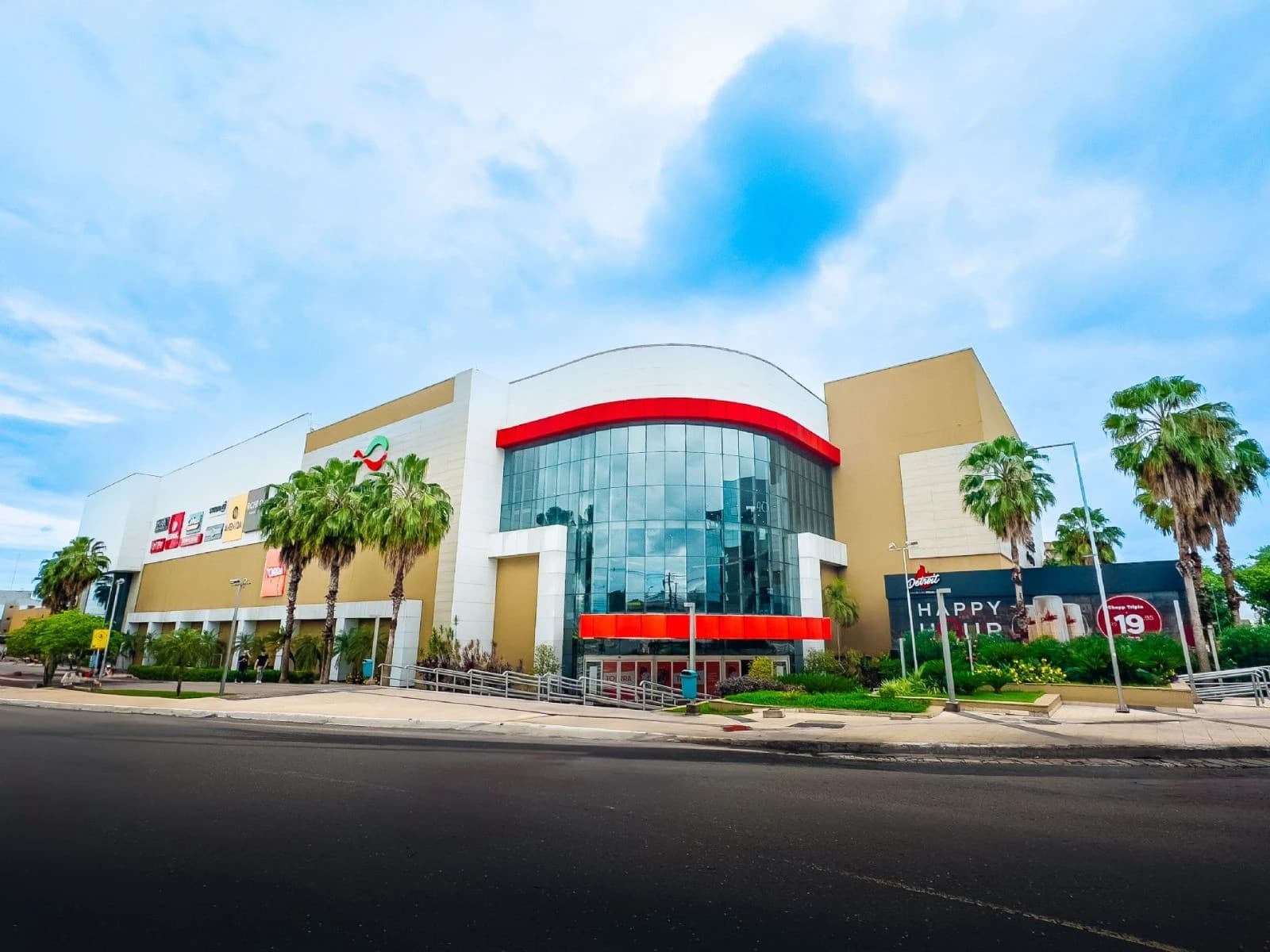 Fachada do Várzea Grande Shopping